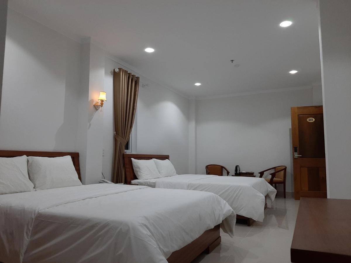 Minh Manh Hotel 2 Pleiku Exterior photo